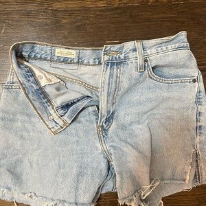 Light wash vintage Levi’s Shorts